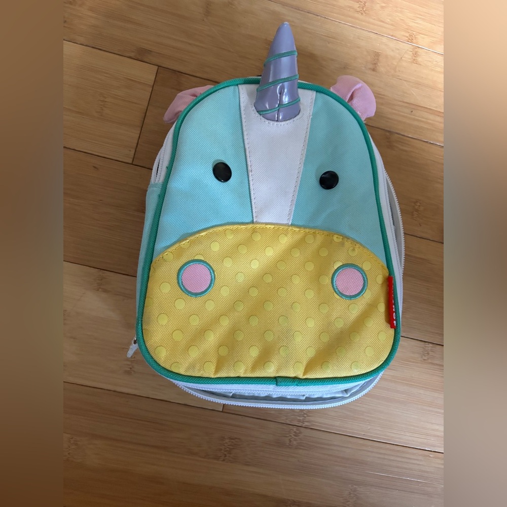 Skip hop unicorn lunch box. Wicked fast shipping.
